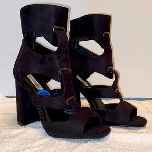 CAPE ROBBIN HEELS NWT